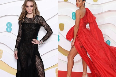 Con gái Johnny Depp bất ngờ mặc hở bạo