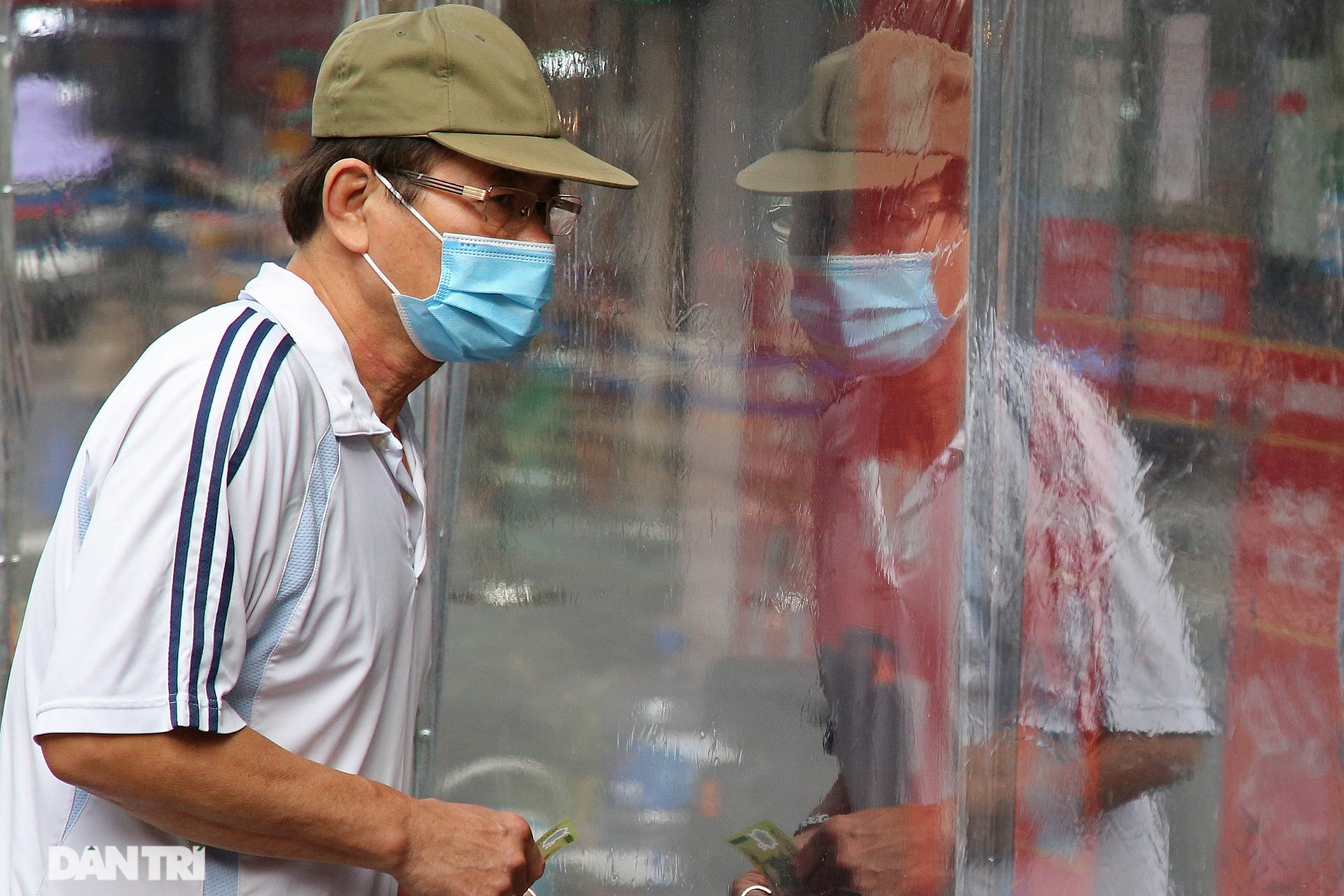 Mới lạ cảnh mua bán bằng ám hiệu ngón tay ở chợ nhà giàu phố cổ Hà Nội - 7 Mới lạ cảnh mua bán bằng ám hiệu ngón tay ở chợ nhà giàu phố cổ Hà Nội - 7