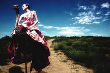 Trải nghiệm lạ cùng môn... cưỡi đà điểu