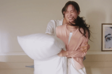 Sơn Tùng ra MV: Được khen dễ nghe, cảnh cầu hôn hot girl Thái Lan gây sốt