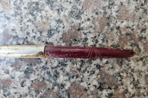 Tìm thấy bút, bình tông khắc chữ tại khu vực phát hiện 12 hài cốt liệt sỹ