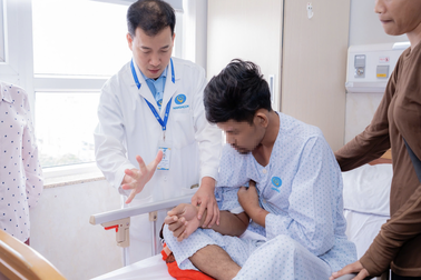 Chàng trai 26 tuổi nguy kịch, tưởng mất cánh tay và 3 ngày tìm lại sự sống