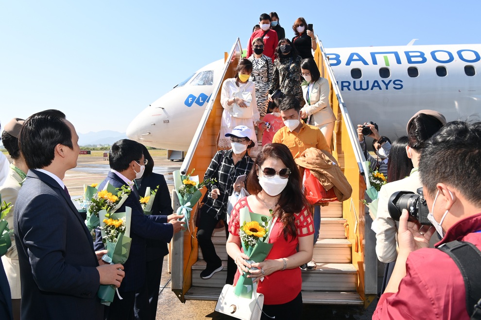 Bay từ TPHCM tới Điện Biên hơn 2 tiếng, nhanh gấp 4 lần cách di chuyển cũ - 2 Bay từ TPHCM tới Điện Biên hơn 2 tiếng, nhanh gấp 4 lần cách di chuyển cũ - 2