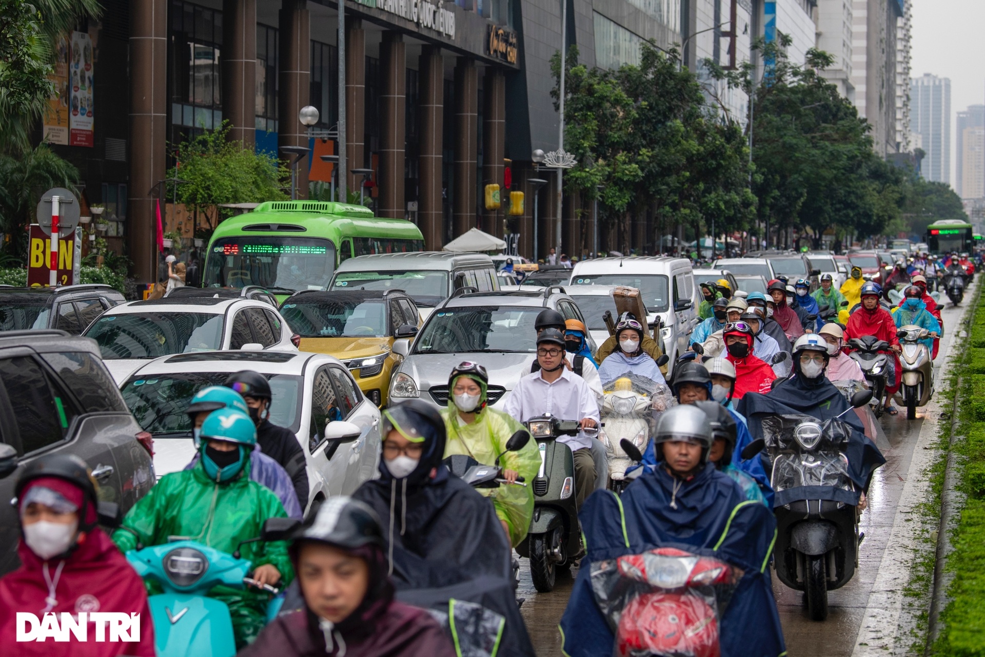 Hà Nội ùn tắc nhiều tuyến phố buổi sáng đầu tuần - 6 Hà Nội ùn tắc nhiều tuyến phố buổi sáng đầu tuần - 6