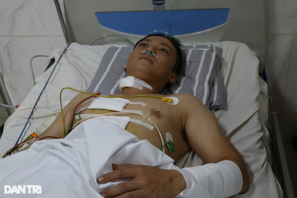 Vụ tấn công ở Đắk Lắk: Công an xã bị thương được chuyến đến TPHCM điều trị - 1 Vụ tấn công ở Đắk Lắk: Công an xã bị thương được chuyến đến TPHCM điều trị - 1
