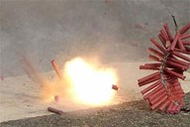 Hà Nội: Pháo vẫn nổ