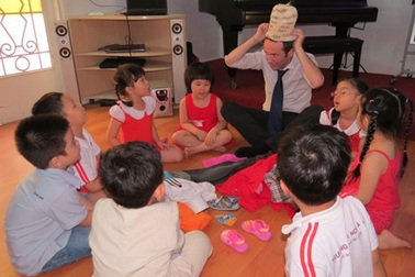 Khi bé mầm non học ngoại ngữ