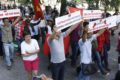 Tuần hành phản đối Trung Quốc “đốt nóng” báo giới quốc tế