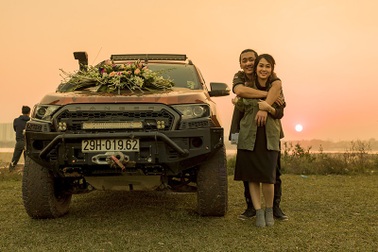 Độc đáo đám rước dâu bằng ô tô thể thao địa hình ở Hà Nội