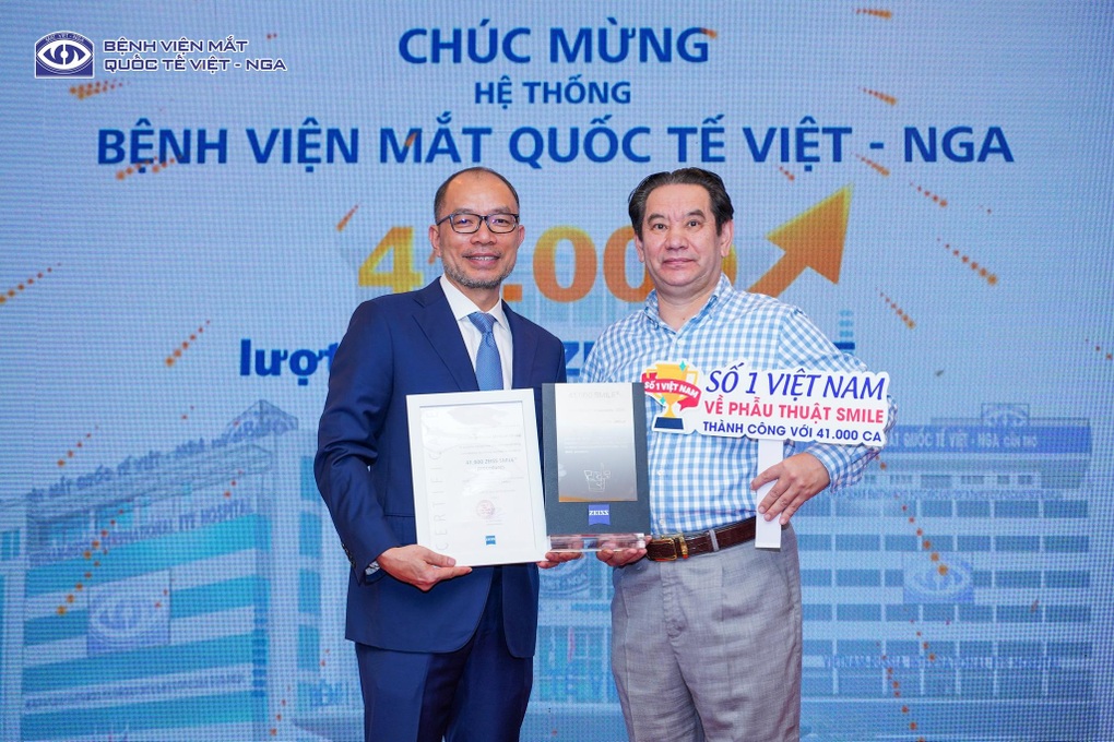 Bệnh viện Mắt Việt - Nga liên tiếp nhận giải Phẫu thuật Smile nhiều nhất Đông Nam Á - 2 Bệnh viện Mắt Việt - Nga liên tiếp nhận giải Phẫu thuật Smile nhiều nhất Đông Nam Á - 2