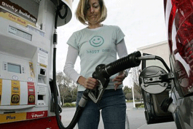 Những nước có giá xăng “rẻ như bèo”