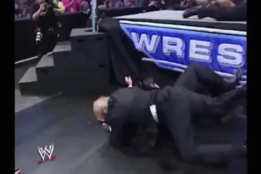 Tân Tổng thống Mỹ Donald Trump từng xuất hiện trong một chương trình đấu vật biểu diễn