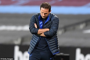 HLV Lampard thất vọng khi Chelsea mất cơ hội lọt vào top 3