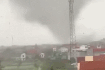 Lốc xoáy được hình thành như thế nào và có sức công phá kinh khủng ra sao?