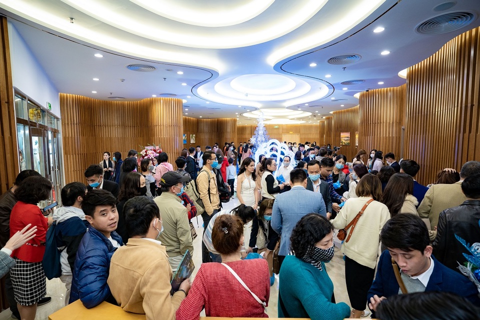 Vì sao Vincom mới phía Đông Thủ đô đông đúc bất thường những ngày cuối năm? - 3 Vì sao Vincom mới phía Đông Thủ đô đông đúc bất thường những ngày cuối năm? - 3