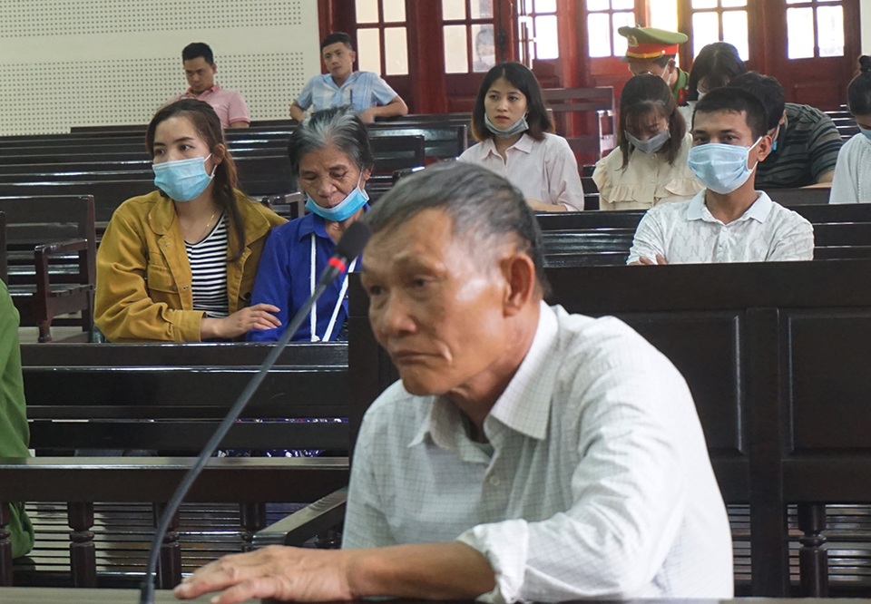 Nước mắt gã trai trót đẩy anh vào tù - 4 Nước mắt gã trai trót đẩy anh vào tù - 4