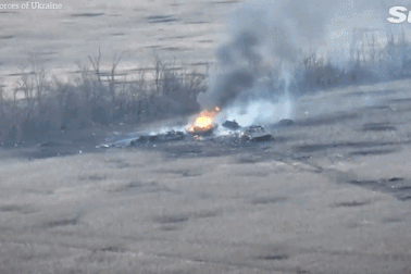 Trúng tên lửa do Mỹ sản xuất, đoàn 5 xe tăng Nga phát nổ