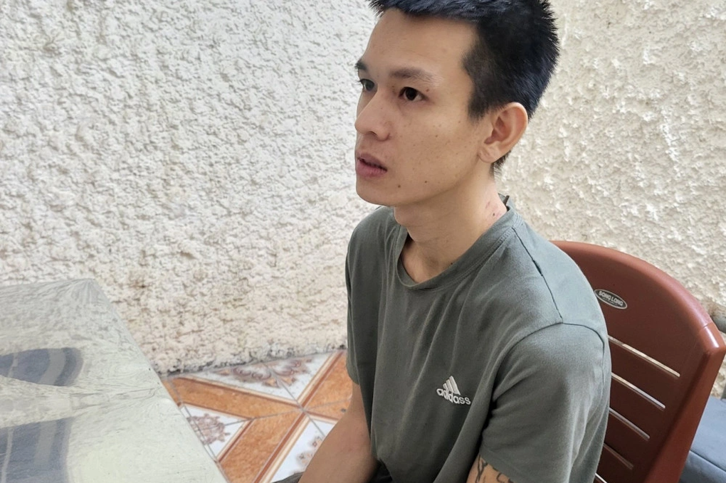 Khởi tố kẻ đâm vào cổ thượng úy công an - 1 Khởi tố kẻ đâm vào cổ thượng úy công an - 1