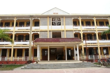 Học tại trường tiền tỷ, học sinh nơm nớp lo... sập