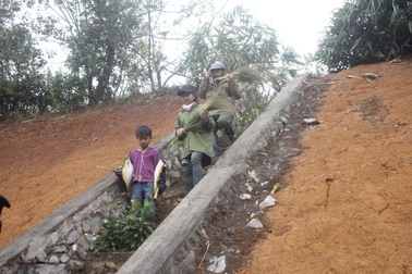 Nhọc nhằn nghề hái “lộc trời”