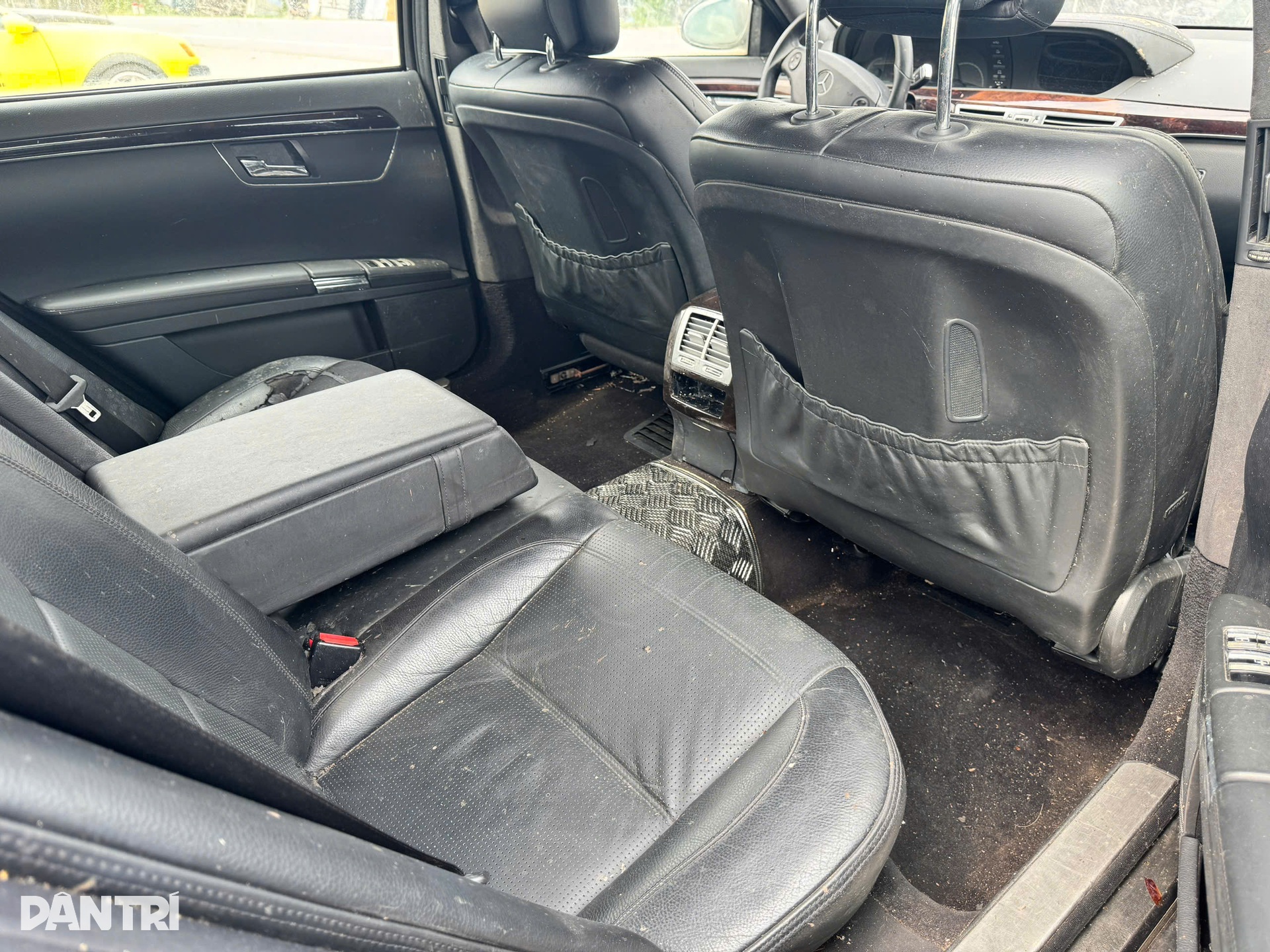 Bên trong chiếc Mercedes S 63 bỏ hoang gần 10 năm đang bán 88 triệu đồng - 10