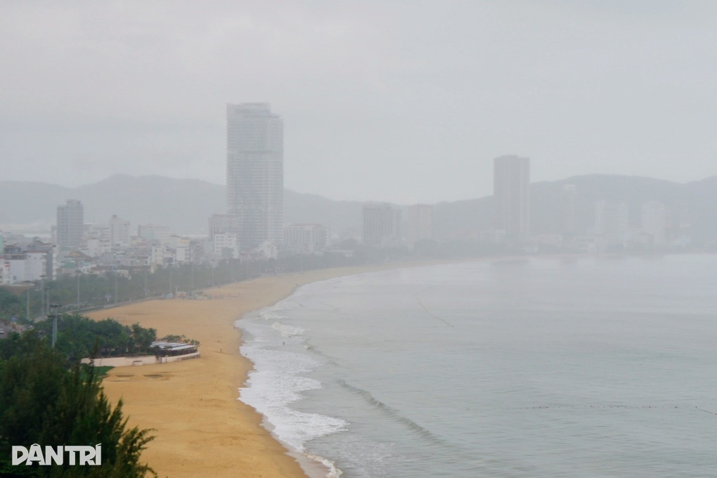 Tắm trong ngày biển động, một người đuối nước - 1