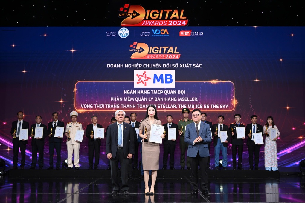 MB được vinh danh chuyển đổi số xuất sắc năm 2024 - 1 MB được vinh danh chuyển đổi số xuất sắc năm 2024 - 1