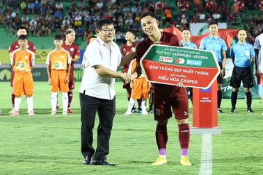 VPF và Casper Việt Nam trao giải thưởng tháng 4 V.League