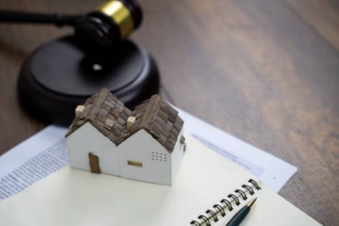 Vợ chồng chiến tranh lạnh vì bố mẹ chồng cho nhà, vợ không được đứng tên