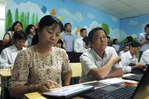 4.000 tỷ đồng “số hóa” sách giáo khoa: Đừng “bỏ rơi” phụ huynh!