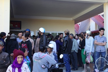 Khiếu nại chuyện cúp điện, tiểu thương bị bảo vệ chợ đánh sưng mặt