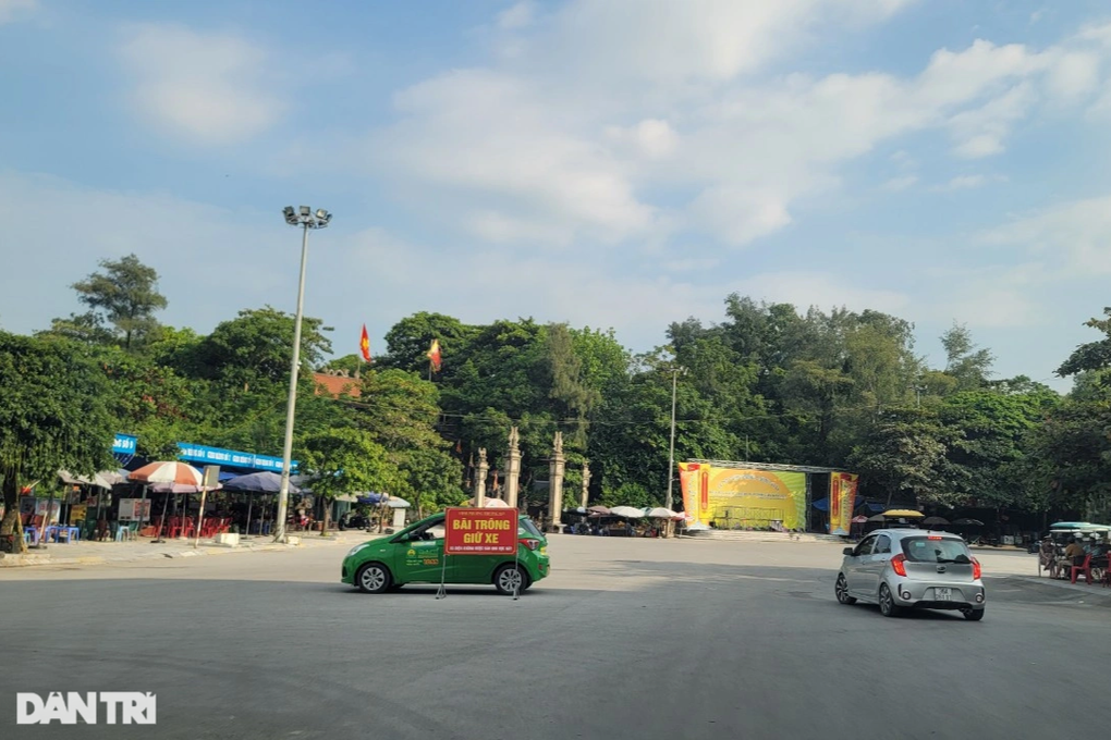 Ngày nghỉ lễ đầu tiên, biển Sầm Sơn thưa thớt người - 3 Ngày nghỉ lễ đầu tiên, biển Sầm Sơn thưa thớt người - 3