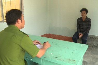 Hết tiền xài, cháu chích điện ông nội cướp tài sản