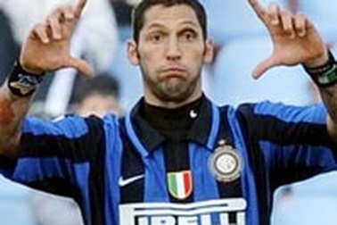 Cầu thủ Inter “cãi nhau” trước trận derby Milano