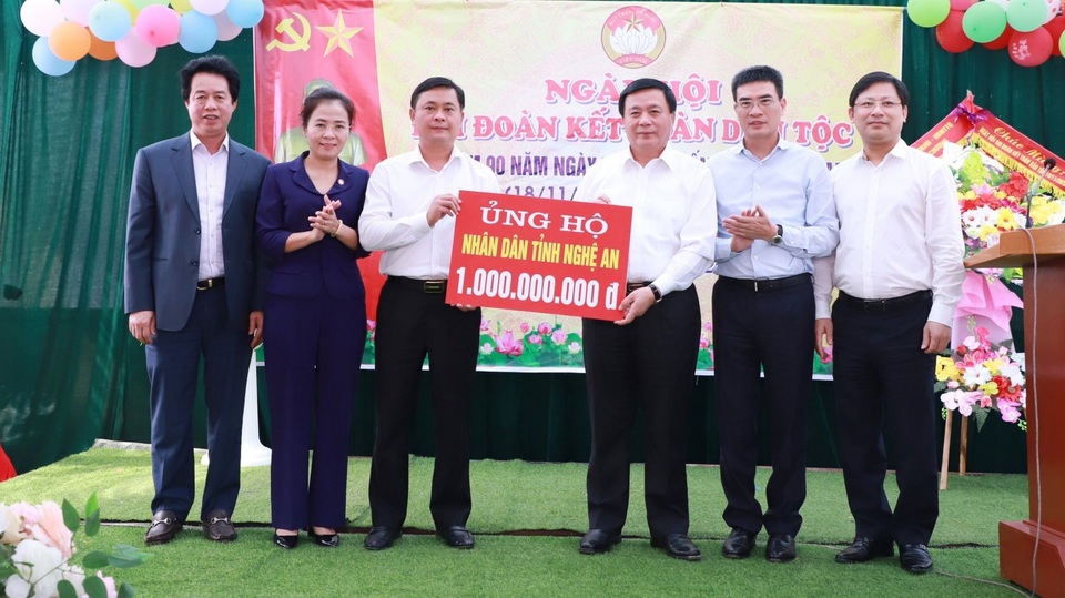 PV GAS đồng hành cùng Chương trình hỗ trợ miền Trung của Học viện Chính trị quốc gia Hồ Chí Minh - 3 PV GAS đồng hành cùng Chương trình hỗ trợ miền Trung của Học viện Chính trị quốc gia Hồ Chí Minh - 3
