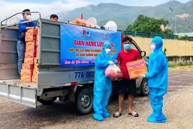 Bình Định: "Gian hàng lưu động" miễn phí đến với người dân vùng phong tỏa