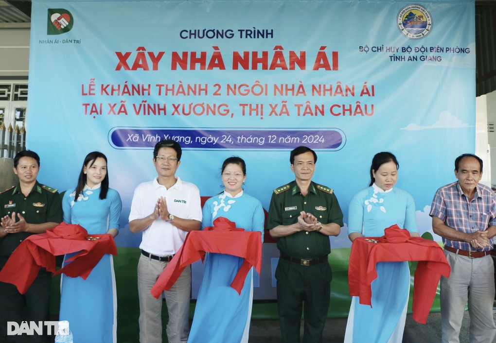 Nhờ Dân trí mà tôi có nhà mới đón Tết sau hơn chục năm nhà dột cột xiêu - 1 Nhờ Dân trí mà tôi có nhà mới đón Tết sau hơn chục năm nhà dột cột xiêu - 1