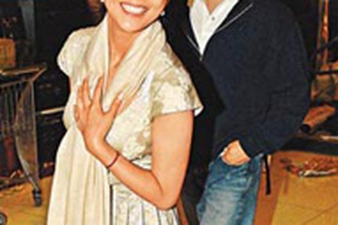 Lưu Gia Linh-Lương Triều Vỹ được tiếp đón tại Bangkok