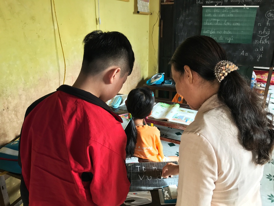 Cô Diệp gần 30 năm, mở lớp dạy học miễn phí cho trẻ em nghèo - 4
