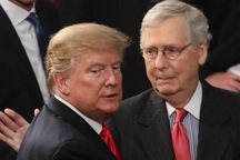 Thượng viện Mỹ bất ngờ đồng ý hoãn một phiên xét xử luận tội ông Trump