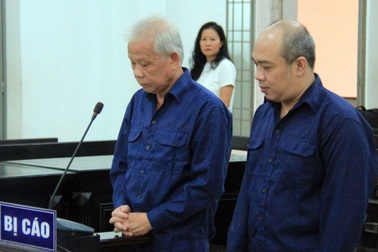 Đăng kiểm viên câu kết giám đốc hợp tác xã vận tải nhận hối lộ