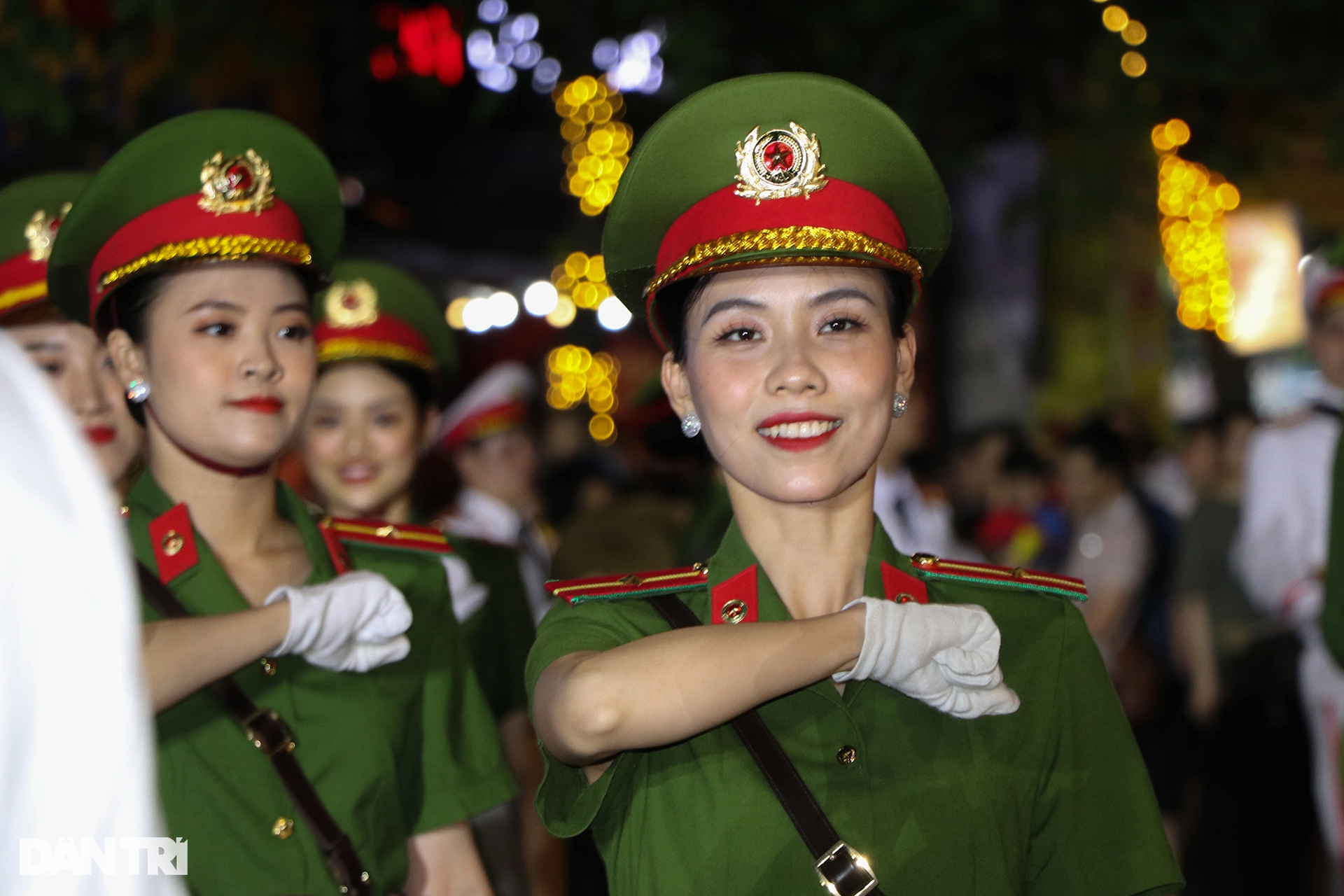Đoàn nghi lễ Công an nhân dân lần đầu tiên biểu diễn trên quê Bác - 5 Đoàn nghi lễ Công an nhân dân lần đầu tiên biểu diễn trên quê Bác - 5