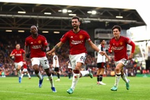 Fernandes ghi bàn ở phút bù giờ giúp Man Utd thắng Fulham