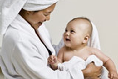 Trị rôm sảy cho bé ngày hè