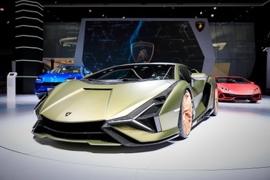 Cận cảnh siêu xe hybrid đầu tiên của Lamborghini