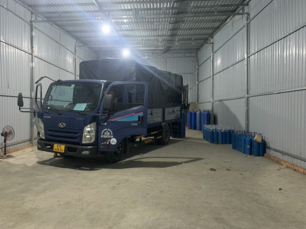 Phát hiện ổ cung cấp khí cười số lượng lớn ở Bình Dương - 2