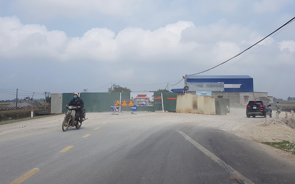 Huyện xây cổng chào 6 tỷ đồng nhưng không biết tồn tại đến bao giờ - 2 Huyện xây cổng chào 6 tỷ đồng nhưng không biết tồn tại đến bao giờ - 2