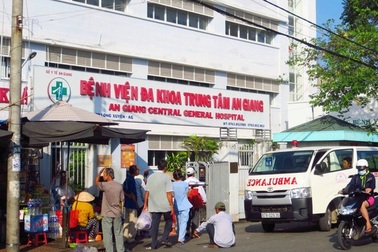 Nữ hộ sinh thắng kiện bệnh viện