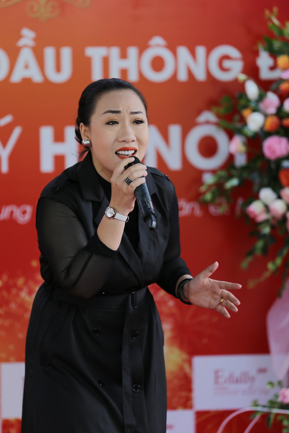 “Táo giao thông” Chí Trung tình tứ sánh đôi cùng bạn gái kém 17 tuổi - 6 “Táo giao thông” Chí Trung tình tứ sánh đôi cùng bạn gái kém 17 tuổi - 6