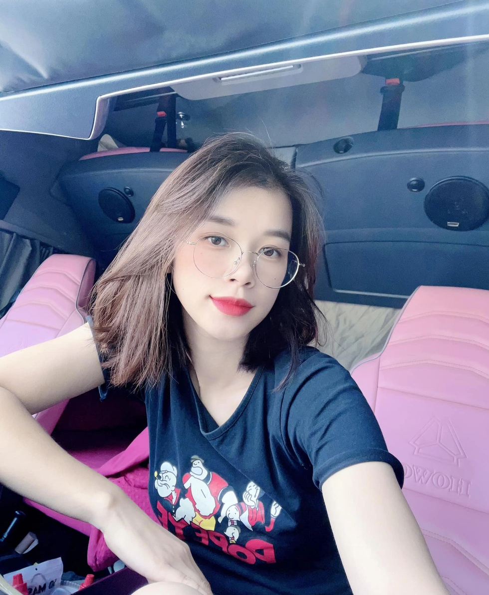 Nữ tài xế xinh đẹp Thái Nguyên gây sốt: Lái xe 30 tấn chinh phục đường đèo - 2 Nữ tài xế xinh đẹp Thái Nguyên gây sốt: Lái xe 30 tấn chinh phục đường đèo - 2